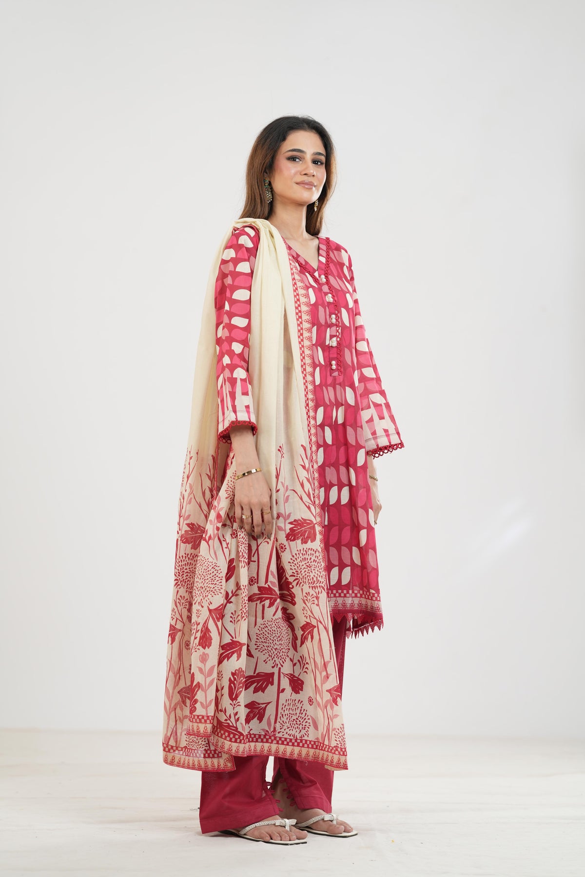 Maria B M Basic Elaheh Design 3 - Printed Lawn 3 Piece - Image 5